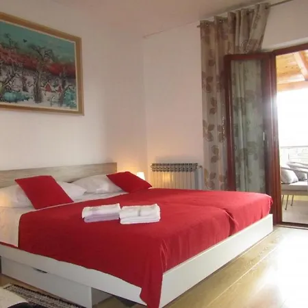 In With Balcony, Air Conditioning, Wifi, Washing Machine *