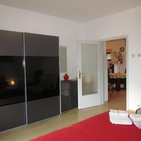 Apartment In With Balcony, Air Conditioning, Wifi, Washing Machine Roc