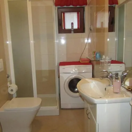 In With Balcony, Air Conditioning, Wifi, Washing Machine