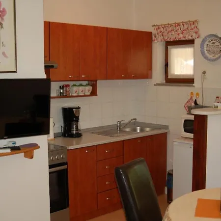 Lägenhet In With Balcony, Air Conditioning, Wifi, Washing Machine